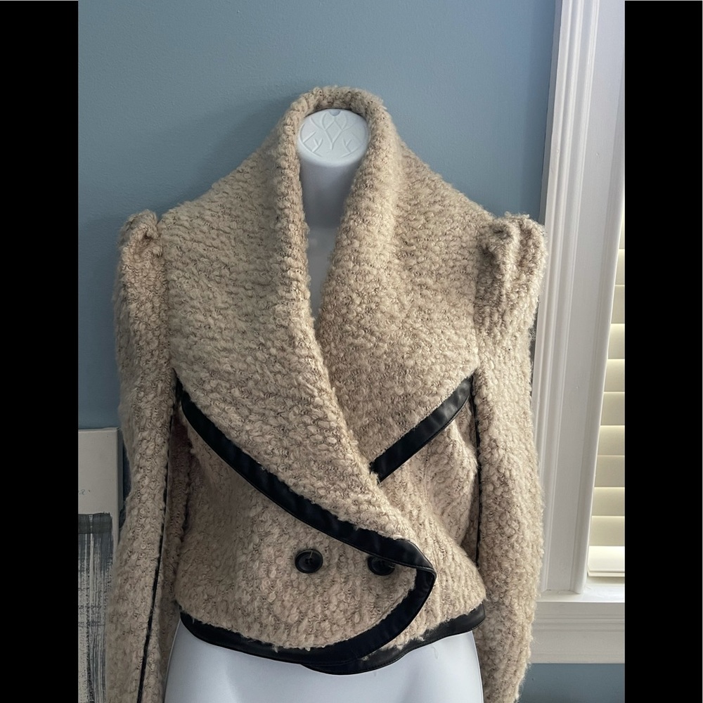 COPY - ⭐️⭐️🎉🎉HOST PICK ⭐️⭐️BEBE JACKET SIZE M BEIGE AND FAUX BLACK LEATHER!